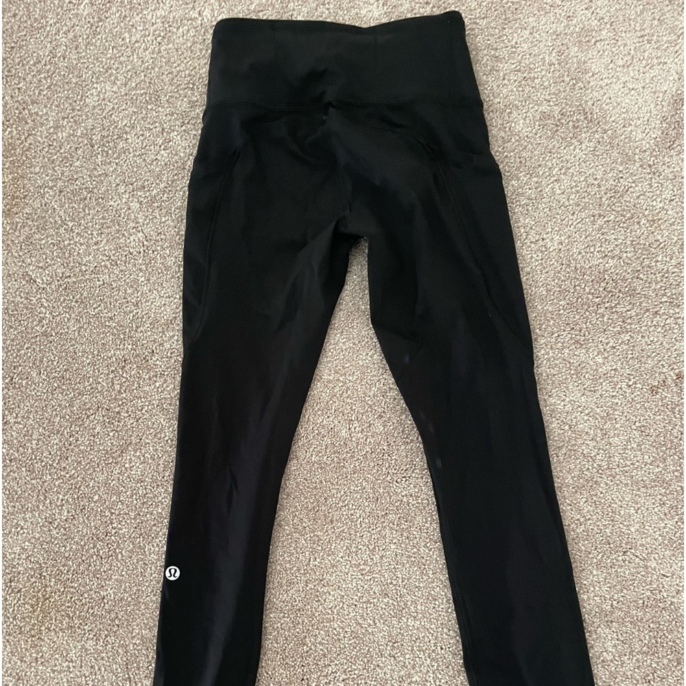 Lululemon legging size 2 worn a few times but perfect condition no wear marks